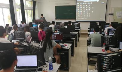 大学里这6类“万金油专业”很热门 就业前景两极分化